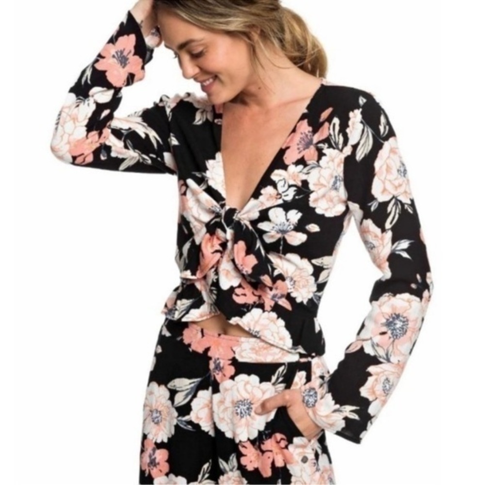 NWT Roxy Blue Day Baby Floral Front Tie Cropped Top Size Medium